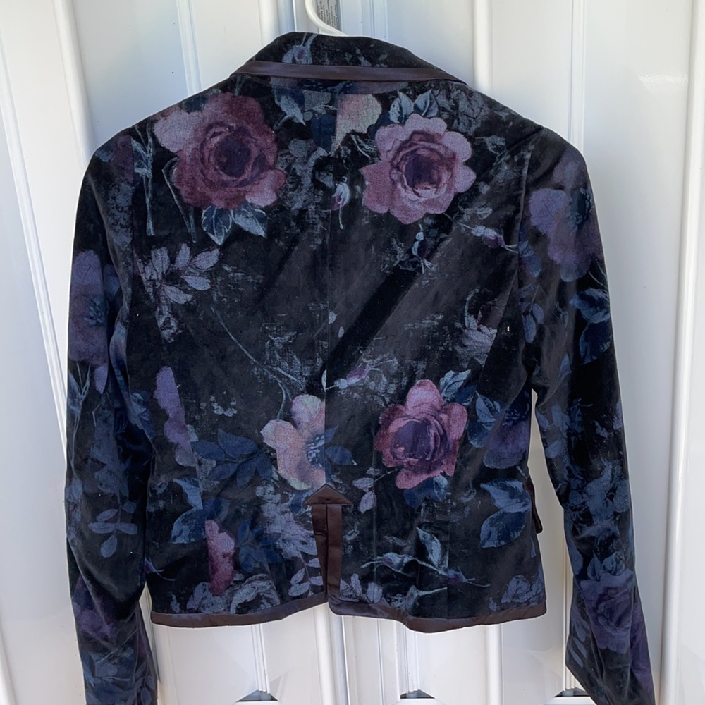 Blazer - Picture 6 of 7